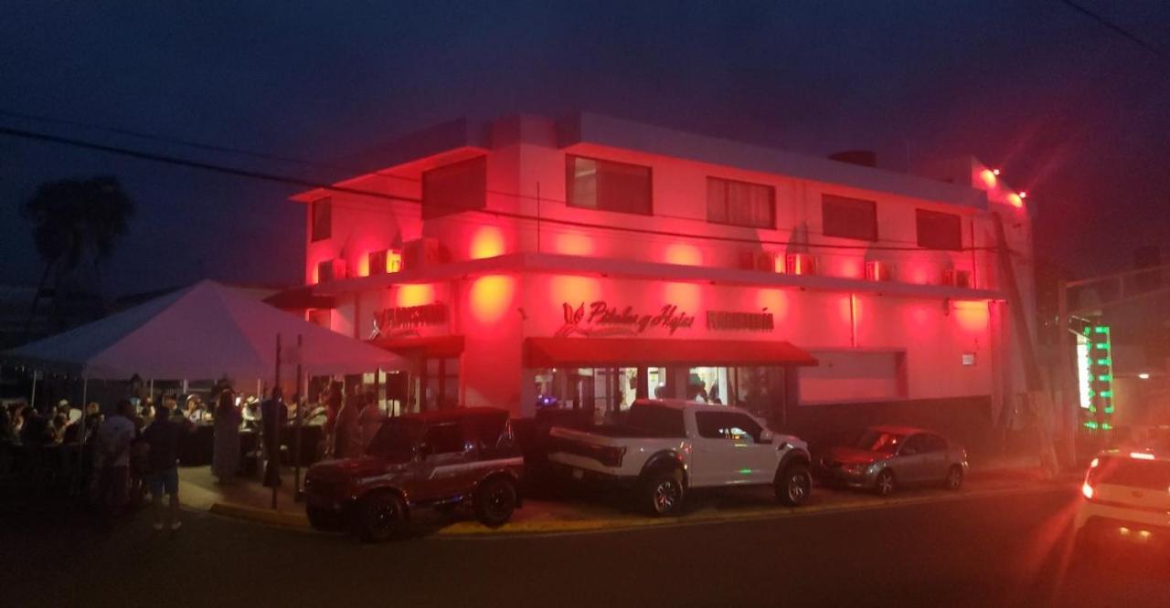 Itza-Bella Suites Isabela Bagian luar foto